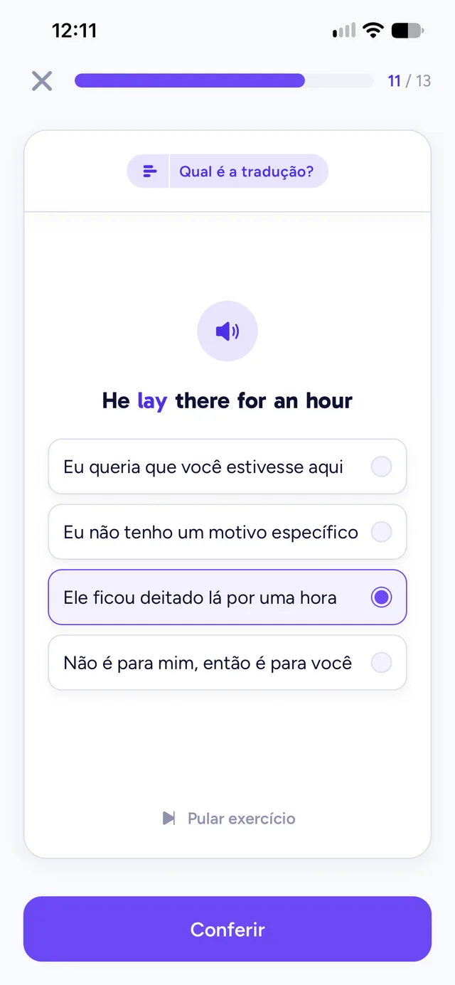 Exercício de leitura com a frase He lay there for an hour, o botão de ouvir e quatro traduções para escolher